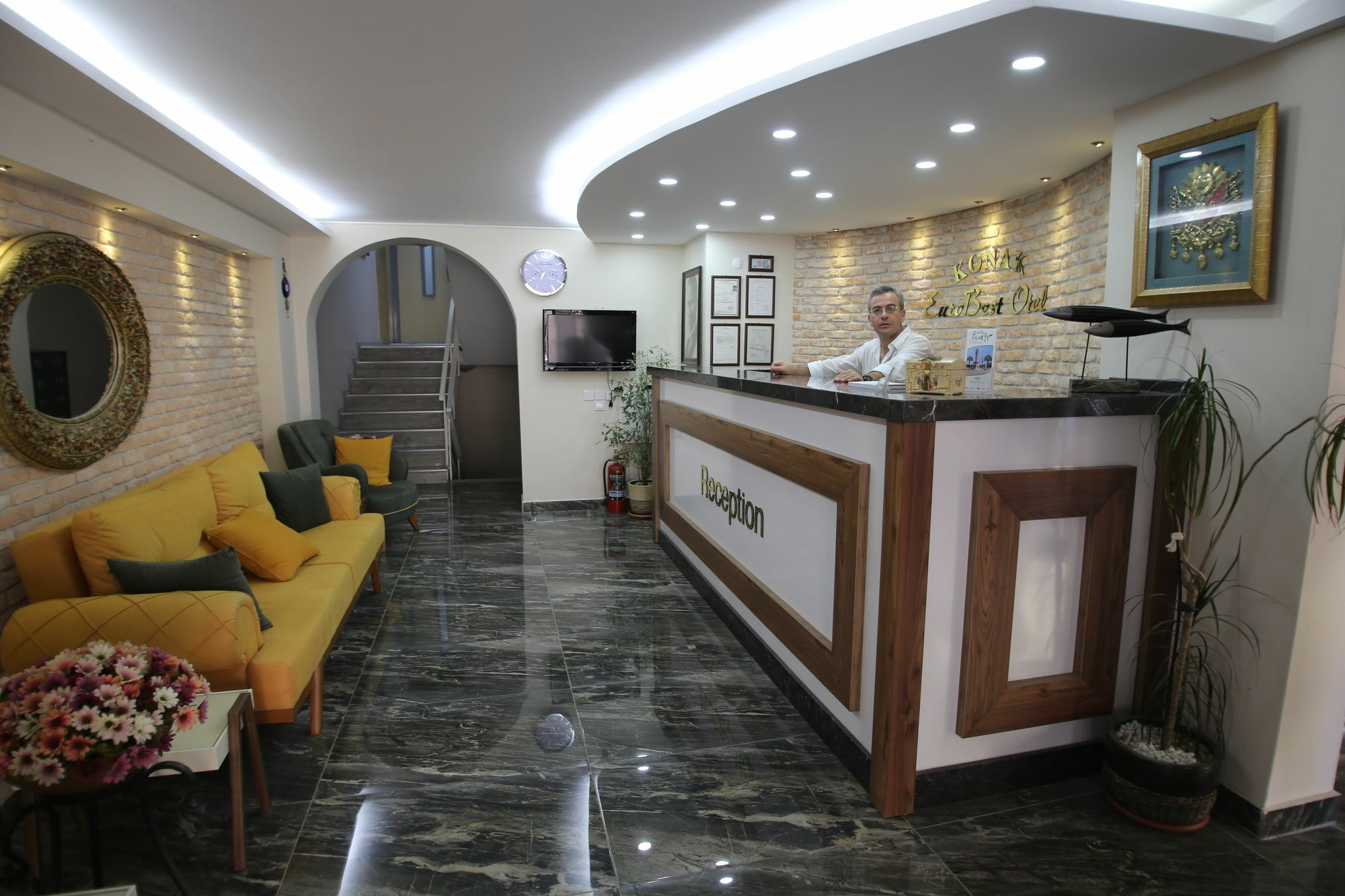Konak Eurobest Otel Ізмір Екстер'єр фото